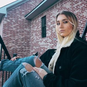 Meet your Posher, Lyndi